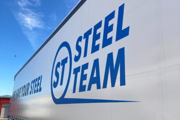 Steel Team náves